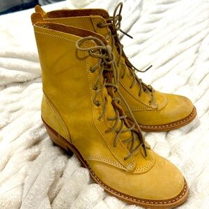 Women's Tan Lace-Up Boots Timberland so 8